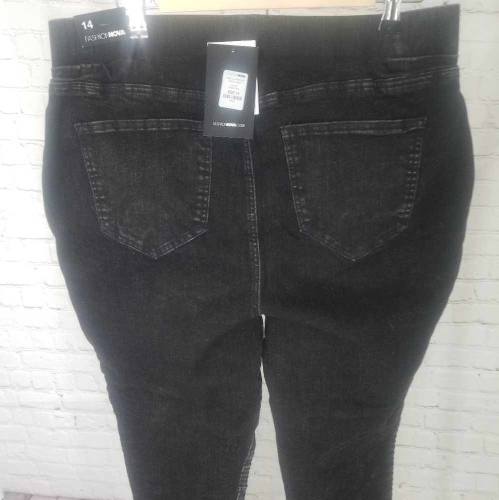 FASHION NOVA SHUT UP AND DRIVE SKINNY JEANS 🙎‍♀️😍 - Picture 5 of 7